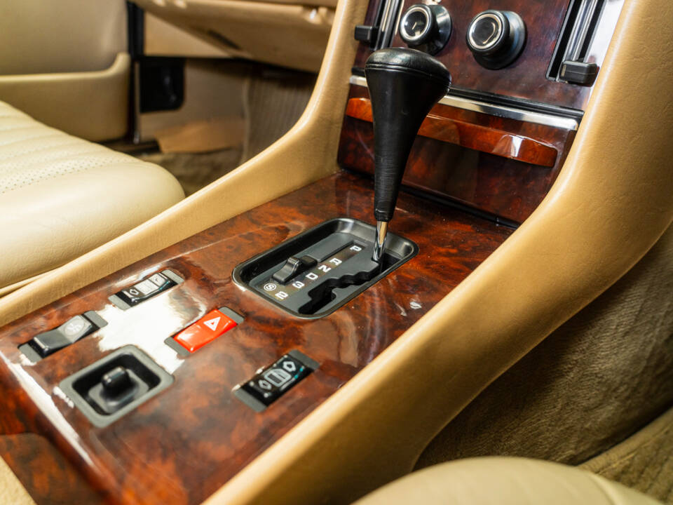 Image 34/59 of Mercedes-Benz 300 SL (1989)