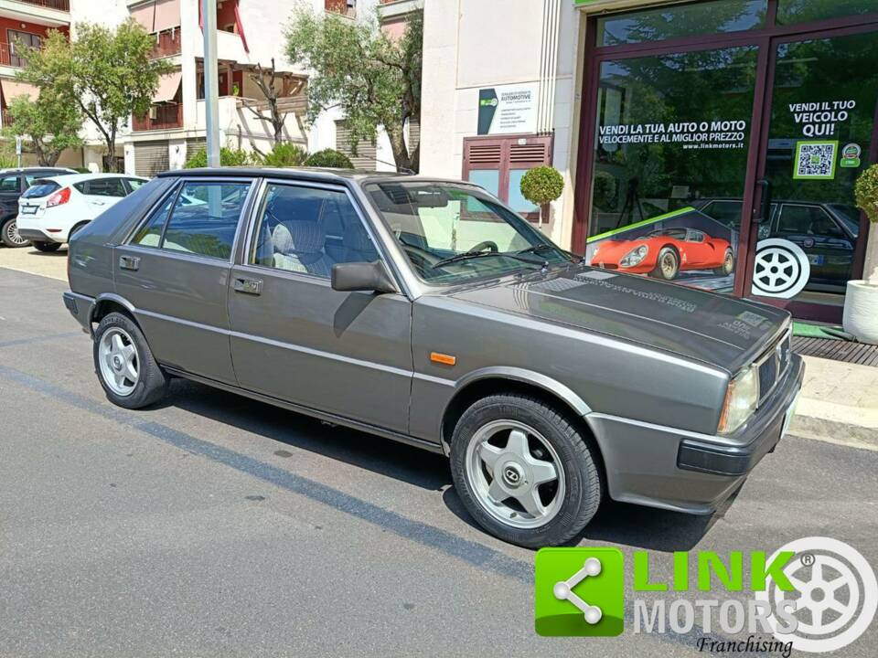 Bild 8/10 von Lancia Delta (1988)