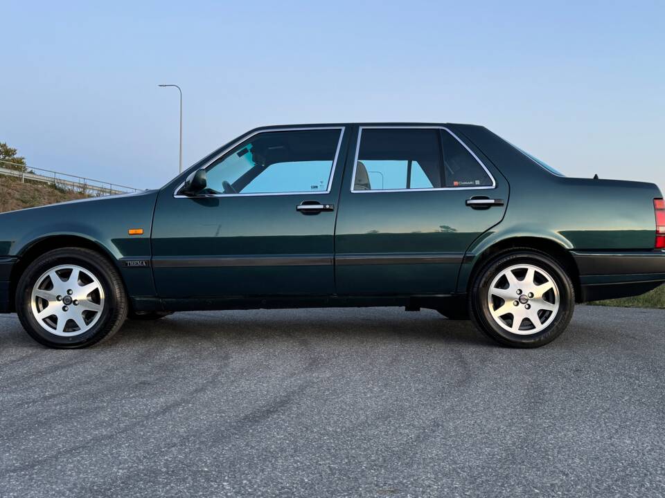 Image 14/74 of Lancia Thema I.E. (1991)