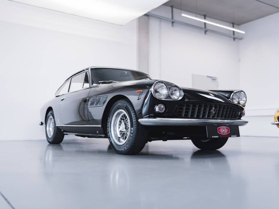Image 24/100 of Ferrari 330 GT 2+2 (1965)