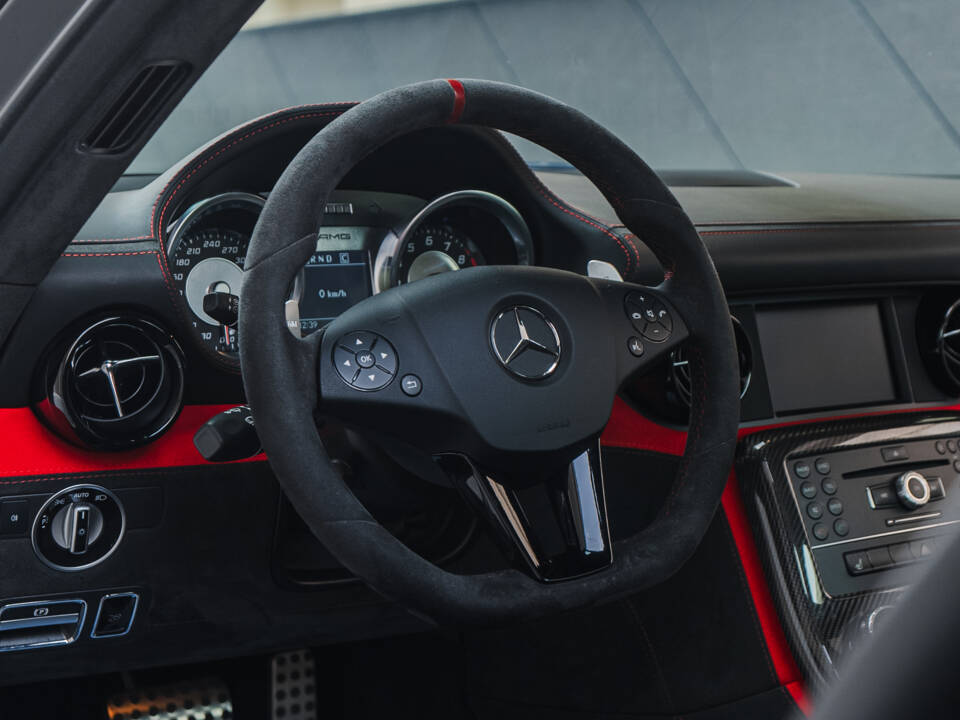 Immagine 6/32 di Mercedes-Benz SLS AMG Black Series (2014)