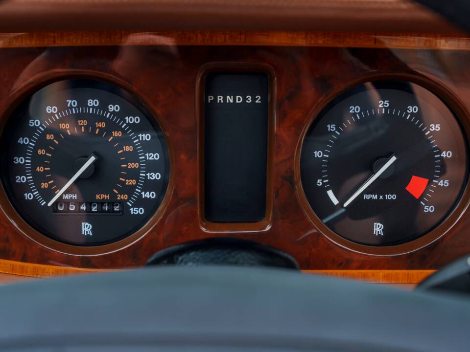 Image 19/29 of Rolls-Royce Corniche IV (1993)