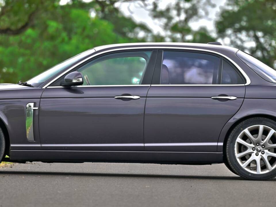 Image 9/50 de Jaguar XJ 8 4.2 (2009)