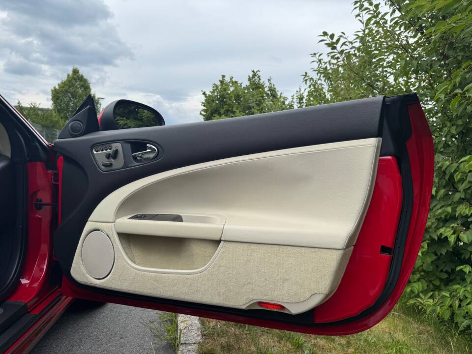 Image 37/49 of Jaguar XKR (2007)