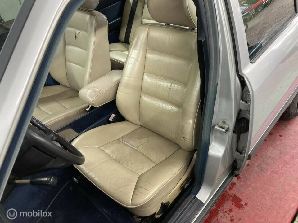 Bild 31/41 von Mercedes-Benz 300 D (1987)