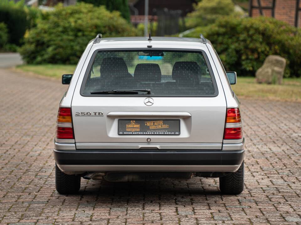 Imagen 16/72 de Mercedes-Benz 250 TD (1991)