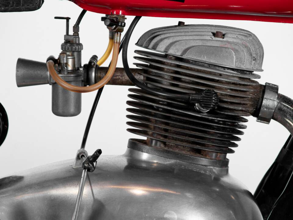 Image 32/50 of Gilera 150 Sport (1954)