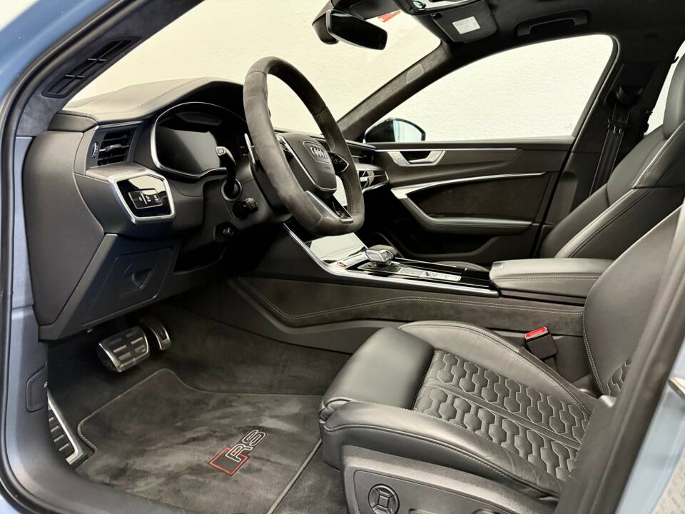 Immagine 18/31 di Audi RS6 Avant (2021)