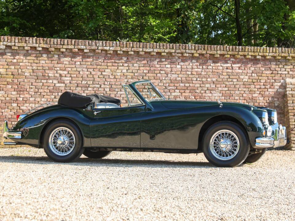 Afbeelding 40/50 van Jaguar XK 140 SE DHC (1957)