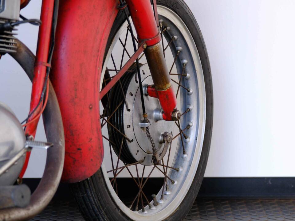Image 83/83 of MV Agusta 175 CS Sport Disco Volante (1955)