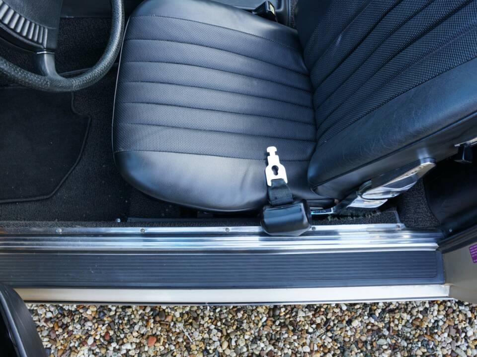 Image 32/50 of Mercedes-Benz 450 SL (1973)