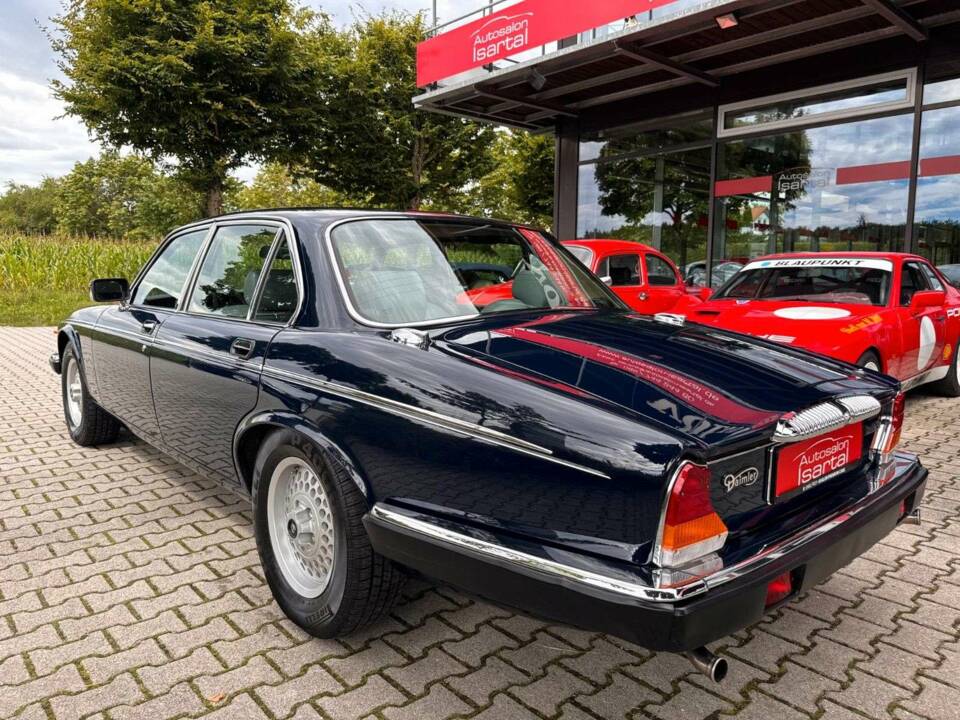 Image 3/20 de Daimler Double Six (1993)