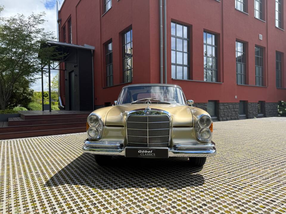 Image 3/39 de Mercedes-Benz 280 SE (1968)