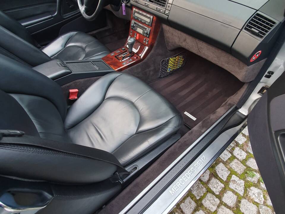Image 10/11 of Mercedes-Benz SL 320 (2000)