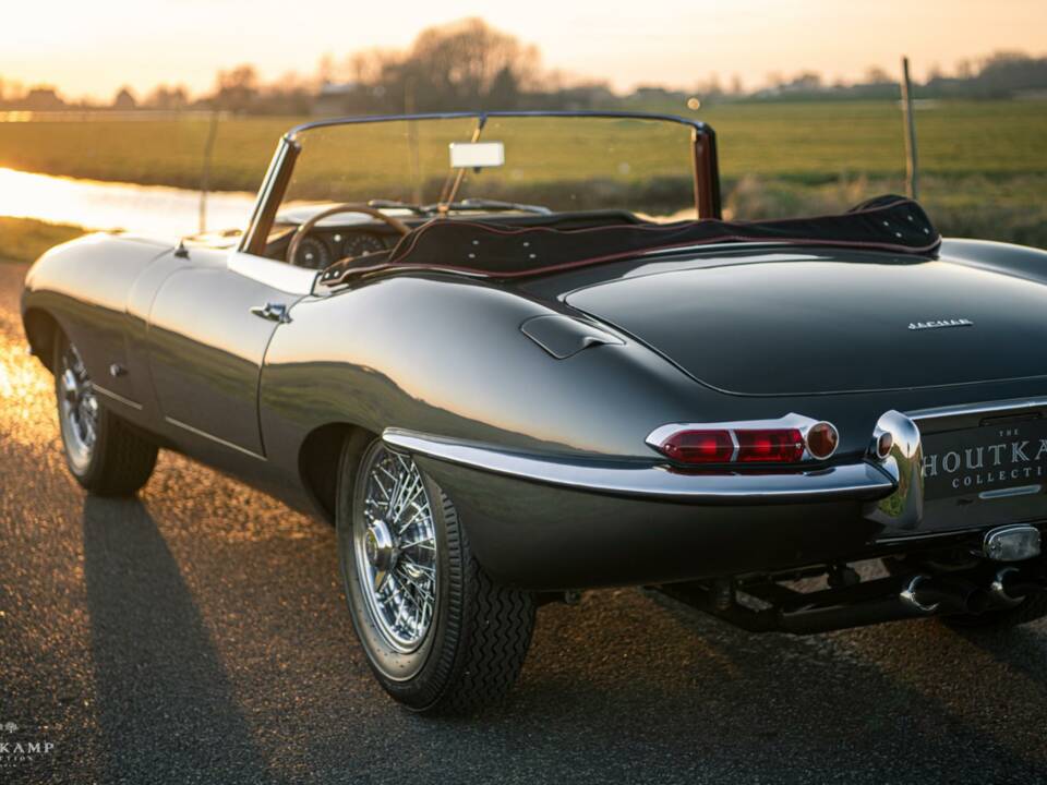 Image 39/50 de Jaguar E-Type 3.8 Flat Floor (1961)