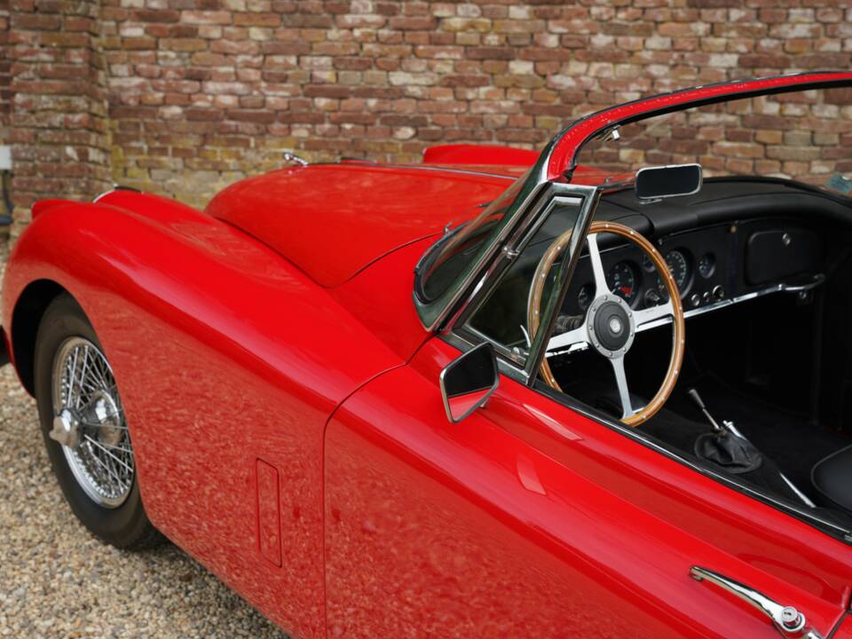 Image 38/50 of Jaguar XK 150 DHC (1960)