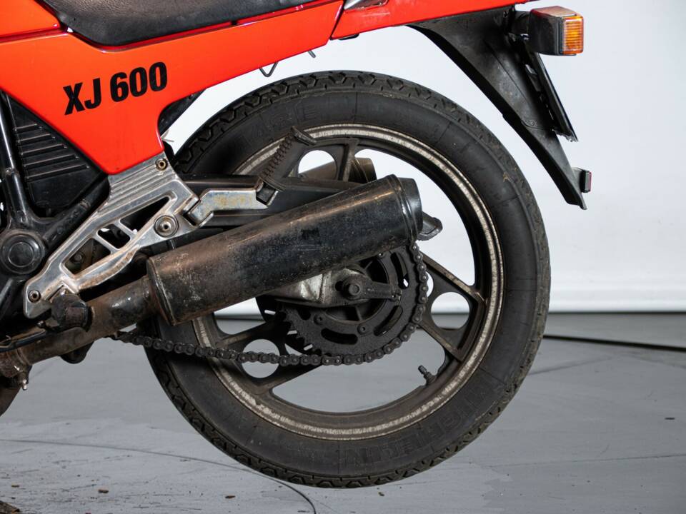 Image 15/50 of Yamaha XJ 600 (1984)