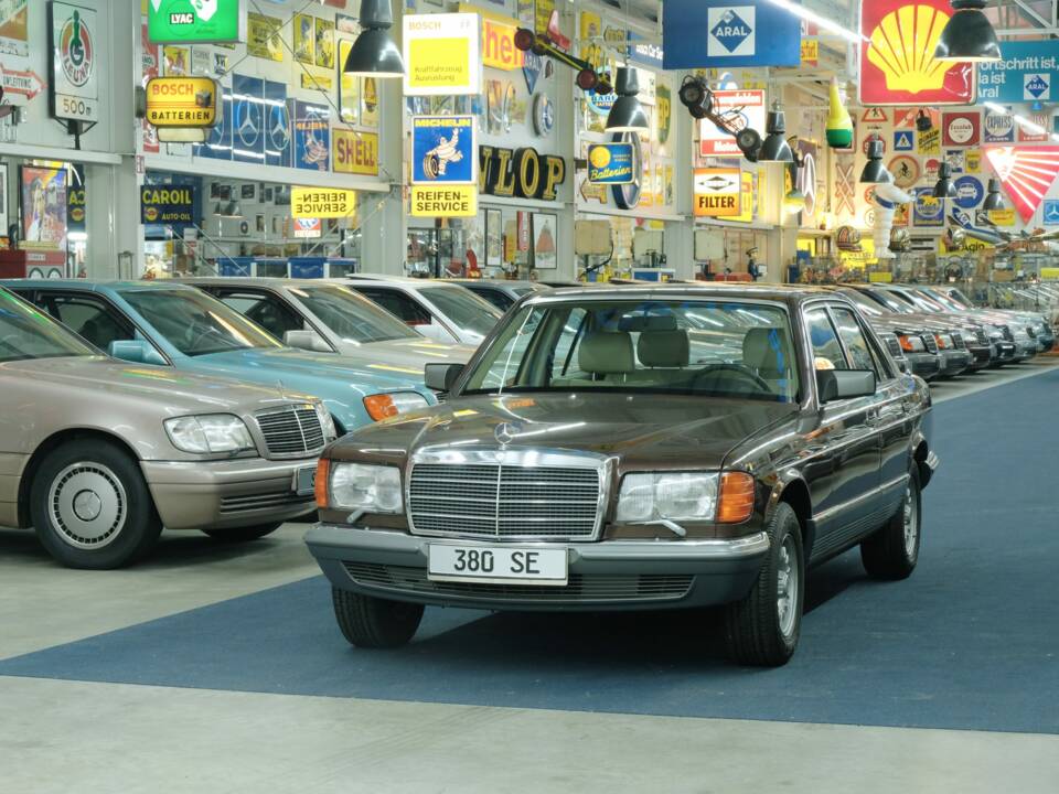 Bild 14/50 von Mercedes-Benz 380 SE (1984)