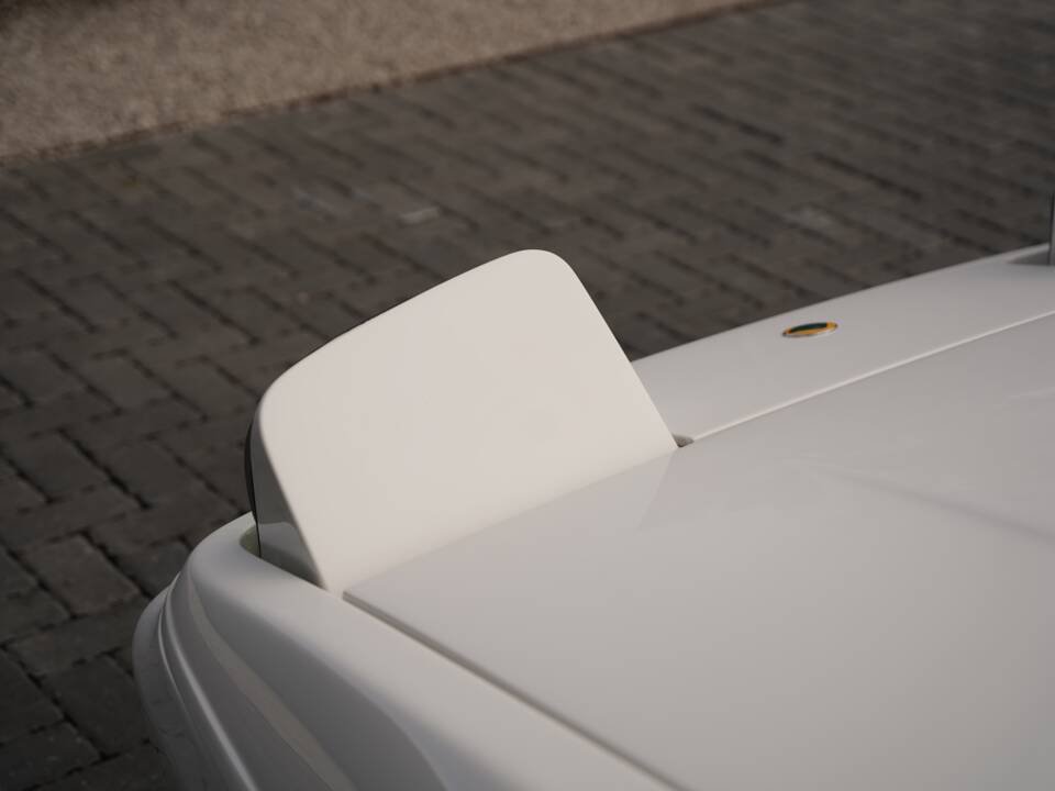 Image 38/50 of Lotus Esprit S4 (1994)