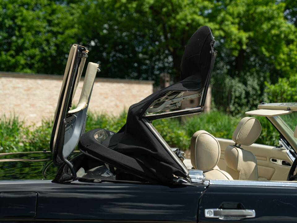 Image 17/50 of Mercedes-Benz 300 SL (1986)