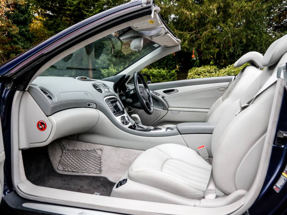 Image 34/41 of Mercedes-Benz SL 55 AMG (2003)