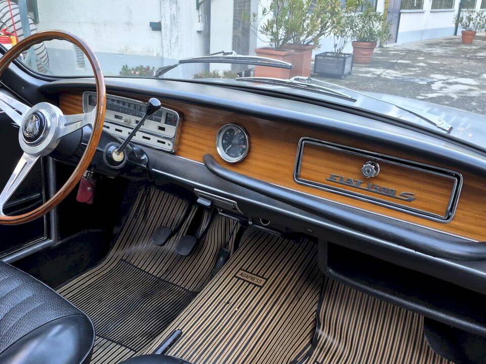 Image 39/54 de FIAT 1300 Vignale (1965)