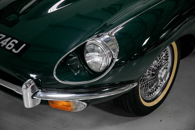 Image 17/23 de Jaguar E-Type (1970)