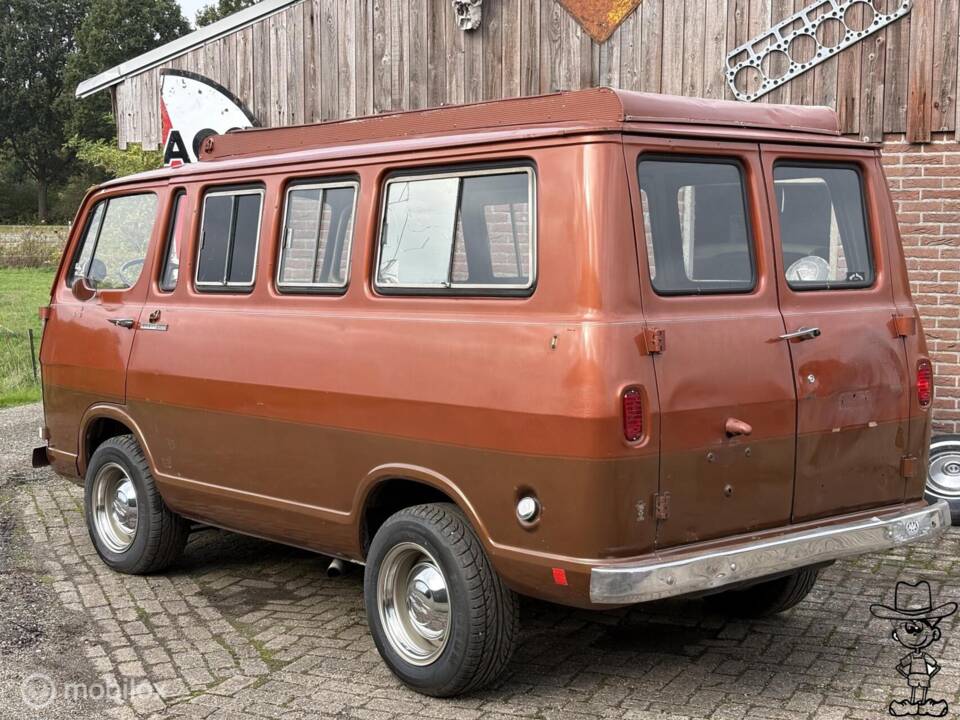 Image 6/50 of Chevrolet G-10 Van (1965)