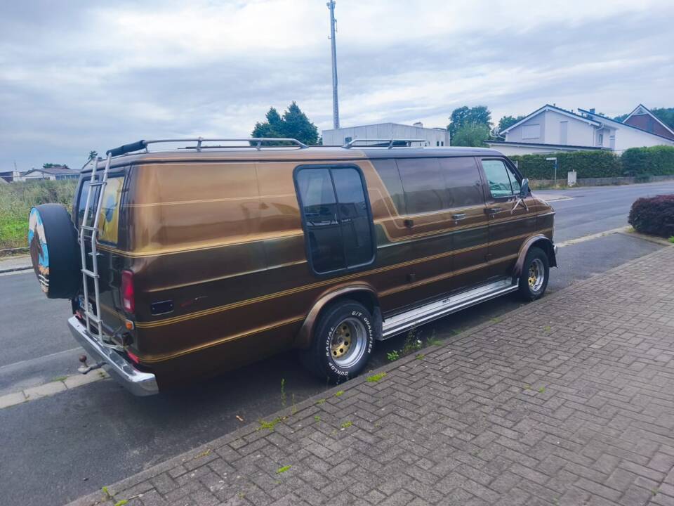 Immagine 10/143 di Dodge B 200 Sportsman (1978)