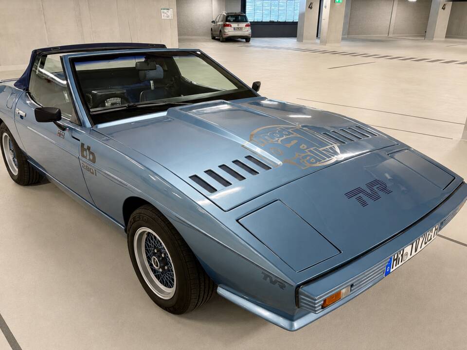 Image 1/17 of TVR Tasmin Series 1 (1984)