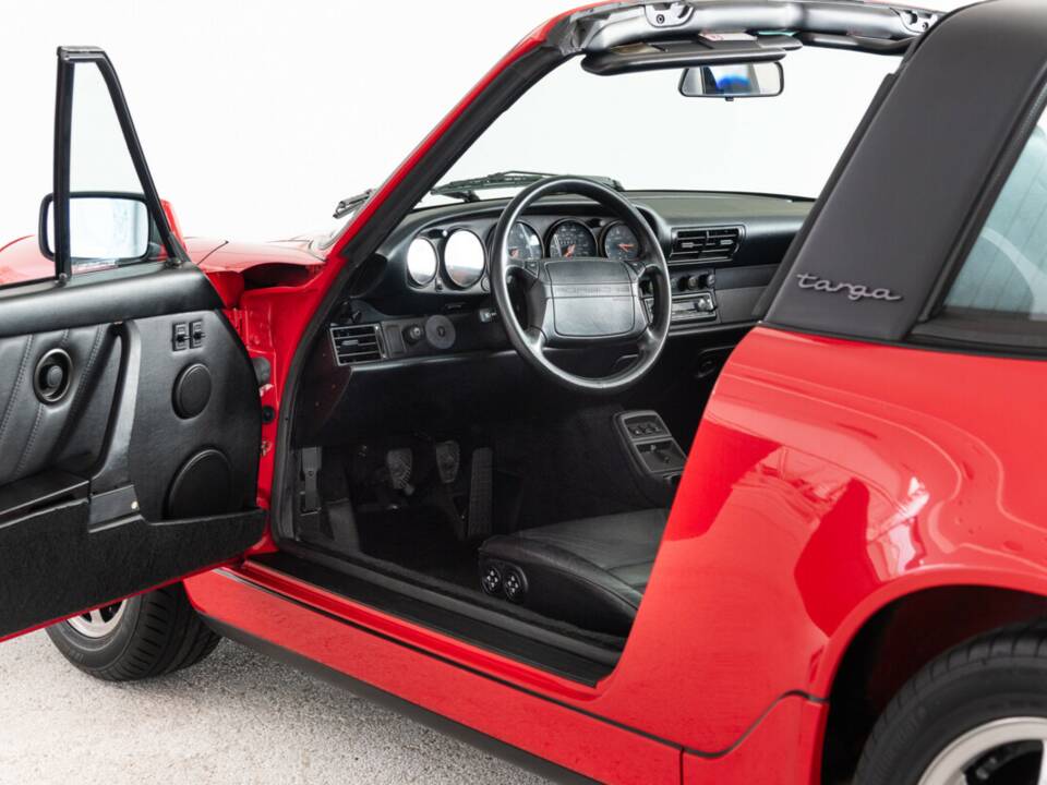 Afbeelding 30/48 van Porsche 911 Carrera 2 (1990)