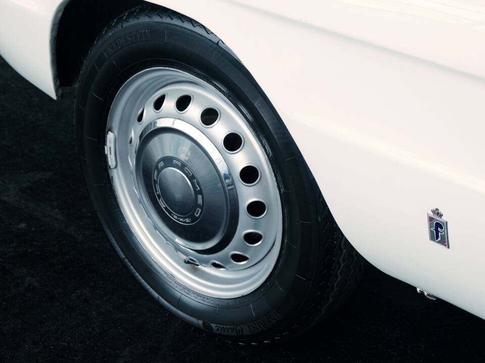 Image 42/50 of Alfa Romeo 1600 Spider Duetto (1966)