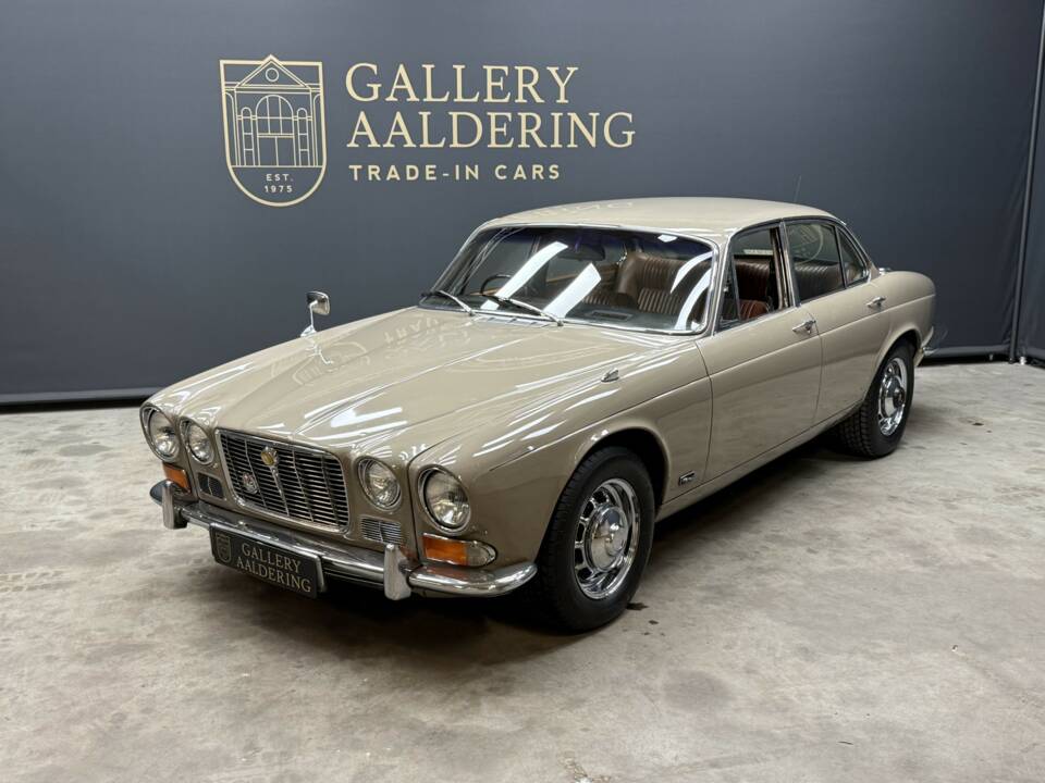 Bild 15/50 von Jaguar XJ 6 4.2 (1972)