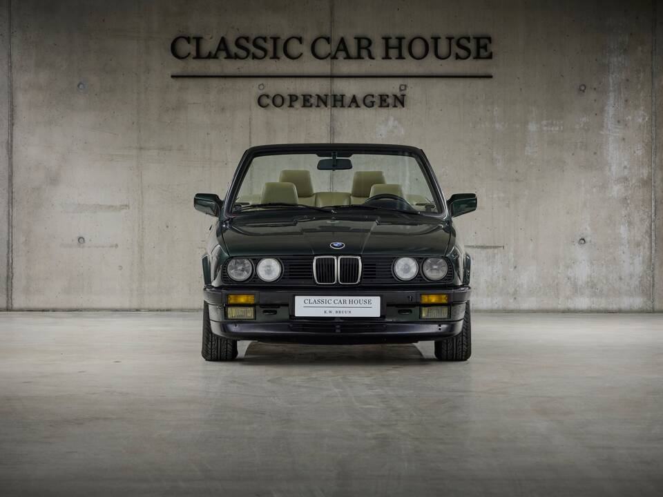 Image 27/90 of BMW 325i (1987)