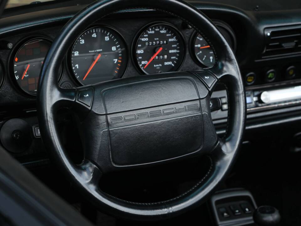 Obraz 46/50 pojazdu Porsche 911 Carrera 2 (1991)