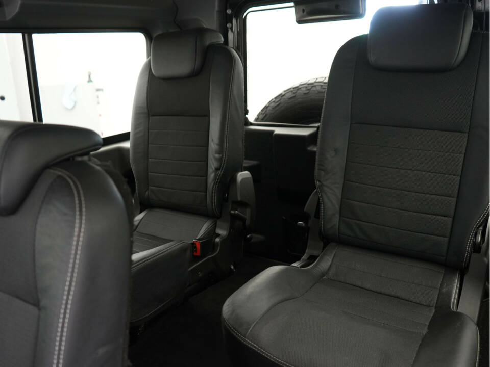 Image 13/35 de Land Rover Defender 110 (2007)
