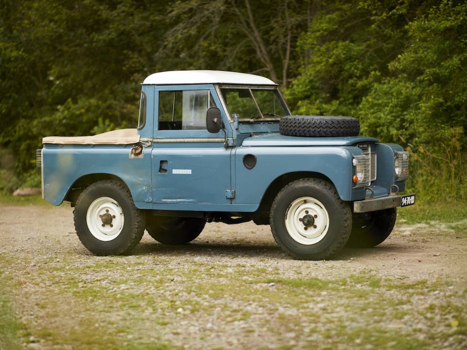 Image 8/50 of Land Rover 88 (1976)