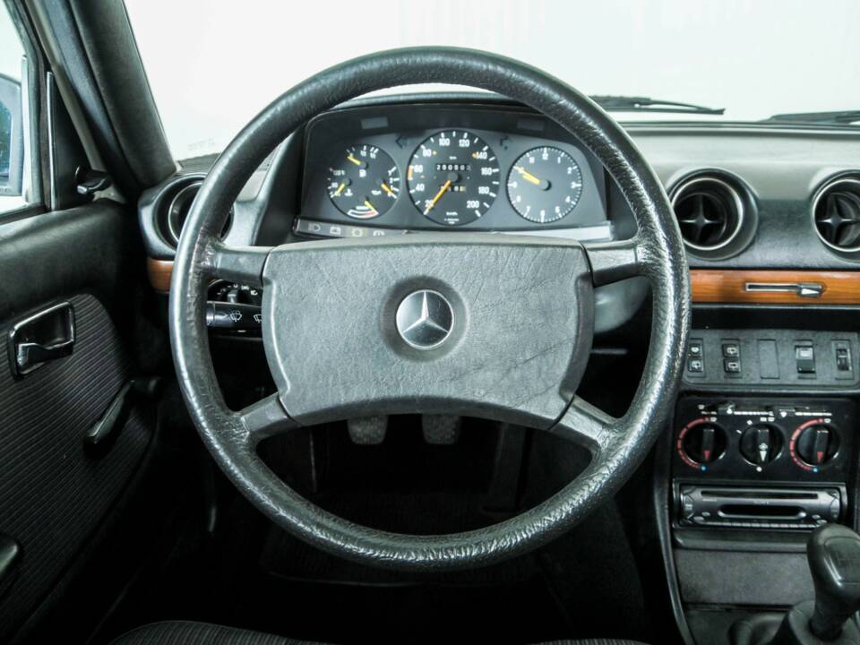 Bild 8/50 von Mercedes-Benz 230 TE (1984)
