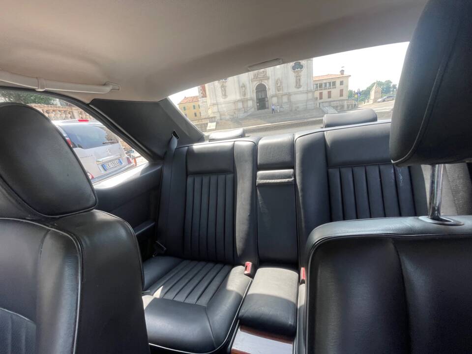 Immagine 14/16 di Mercedes-Benz 300 CE (1989)