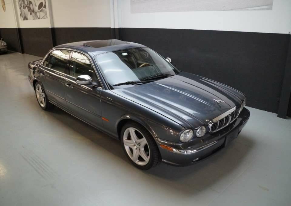 Image 27/50 de Jaguar XJ 8 4.2 (2005)