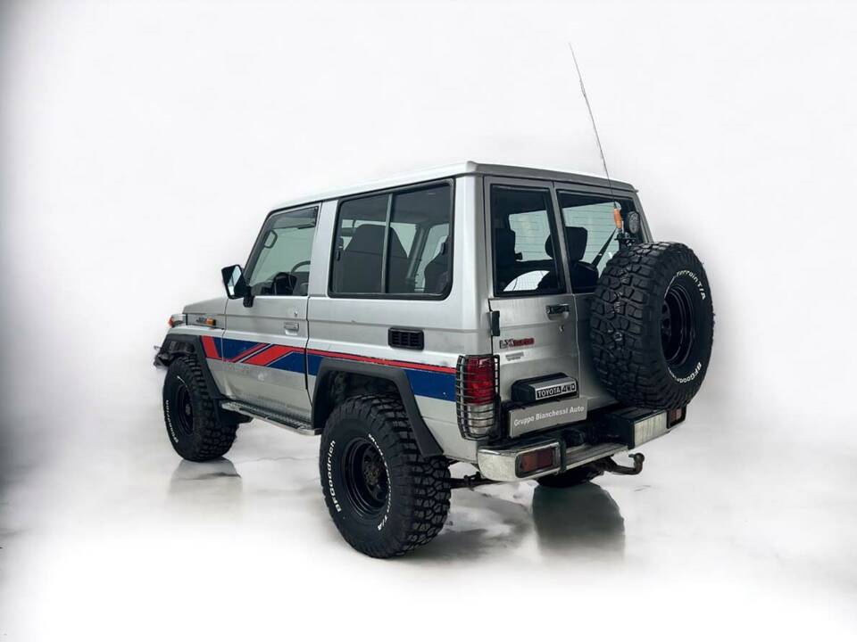 Image 7/14 of Toyota Land Cruiser BJ71 (1986)