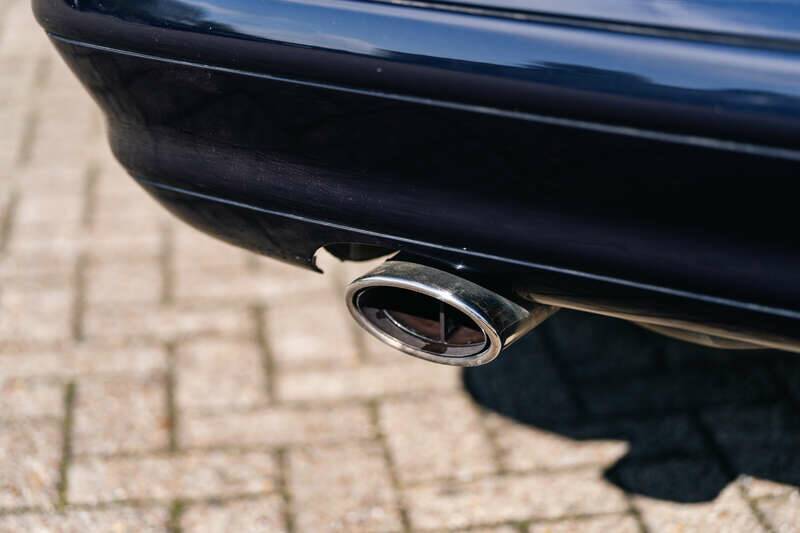 Image 30/50 of Mercedes-Benz SL 600 (2000)