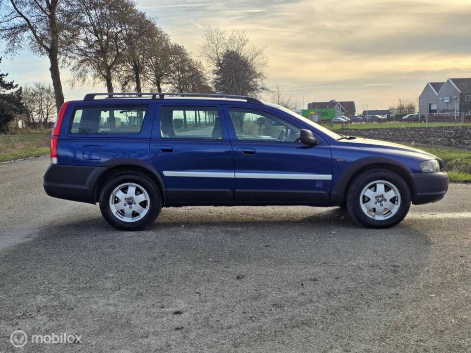 Bild 10/33 von Volvo V 70 2.4 (2002)