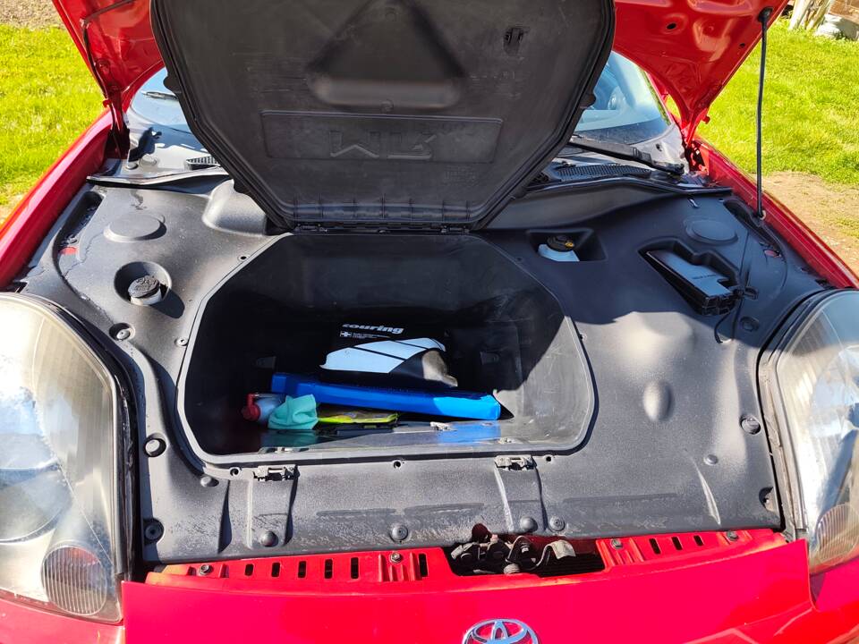 Image 18/57 of Toyota MR2 (2003)