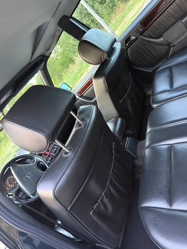 Image 20/24 of Mercedes-Benz E 320 T (1996)