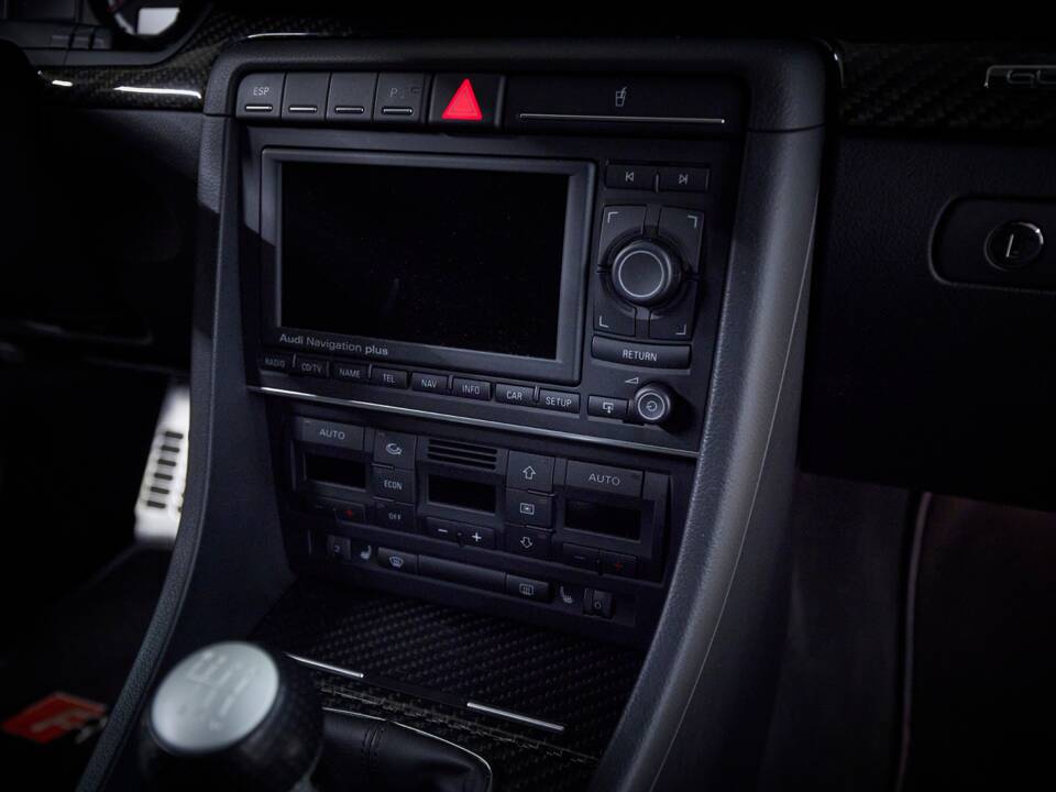 Image 62/95 of Audi RS4 Avant (2006)