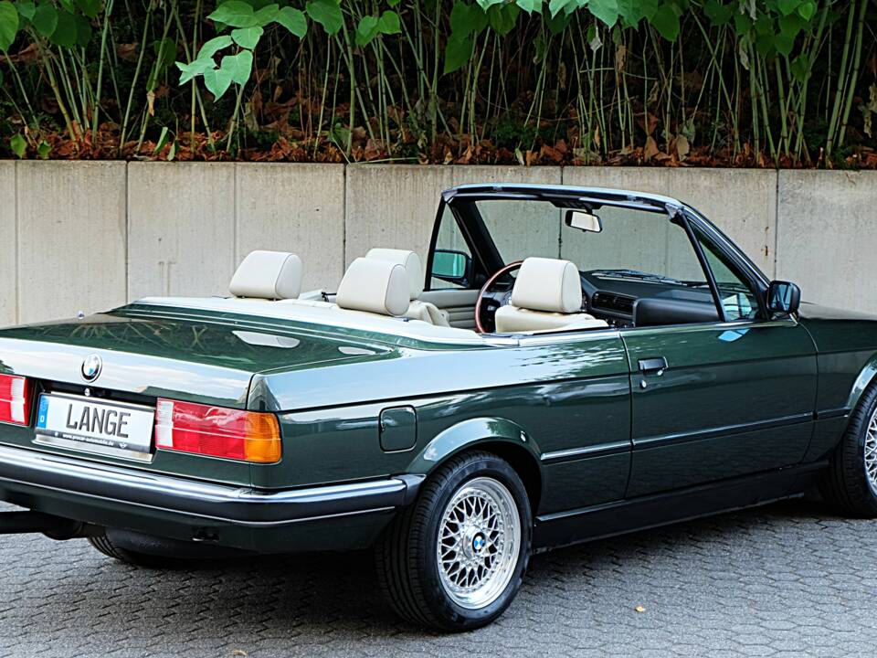 Immagine 13/48 di BMW 325i (1986)