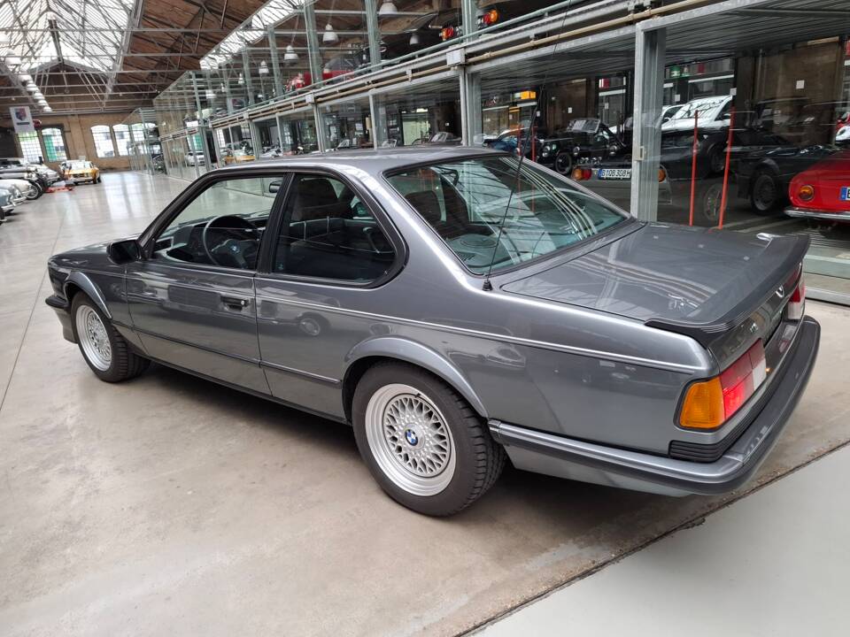 Image 29/33 of BMW M 635 CSi (1987)