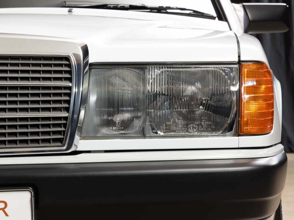 Image 8/78 de Mercedes-Benz 190 E 1.8 (1992)