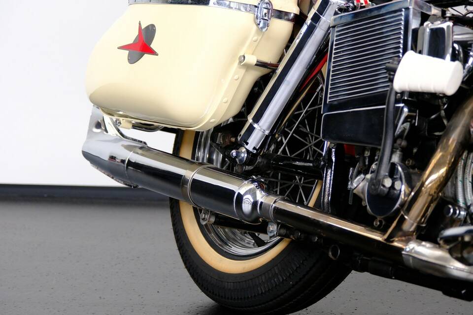 Image 22/75 of Harley-Davidson FL Panhead (1965)